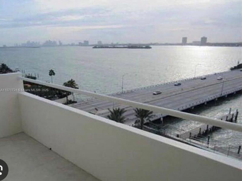 Bayshore Yacht Tennis Club Apt #904