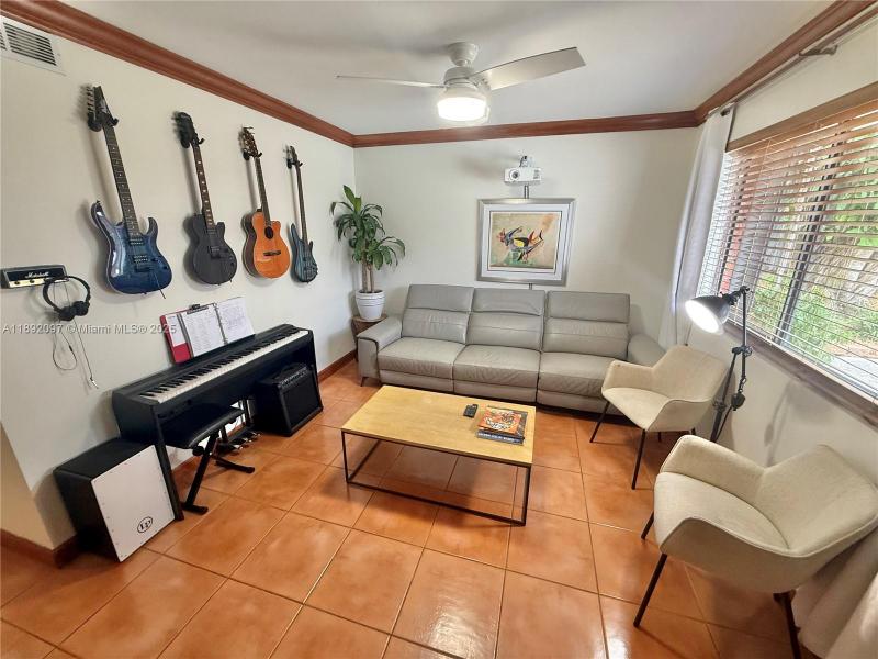 Property photo # 8