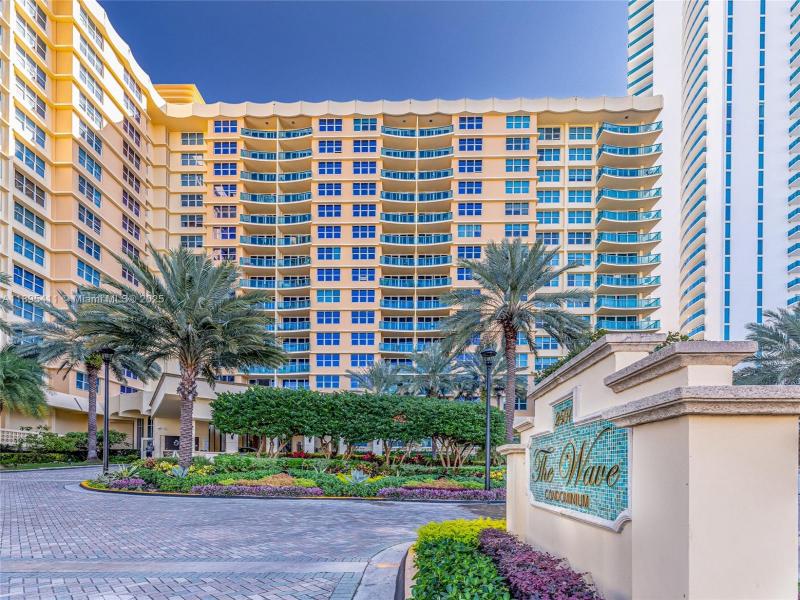 Condo for sale at The Wave Condo 439