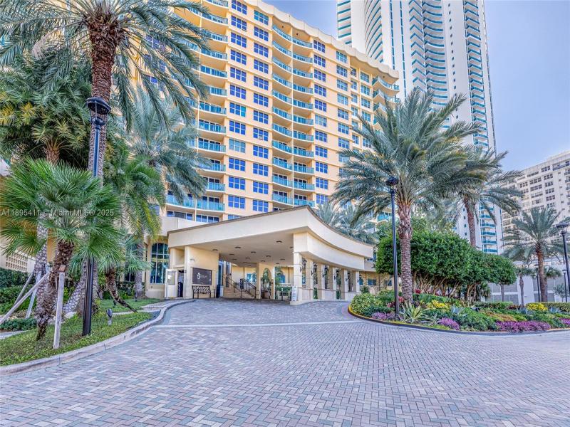 Condo for sale at The Wave Condo 439