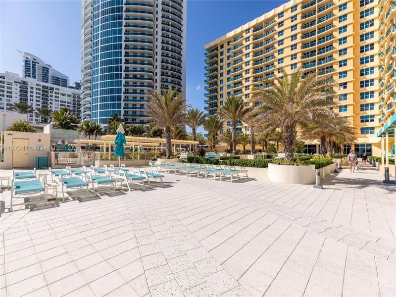 Condo for sale at The Wave Condo 439