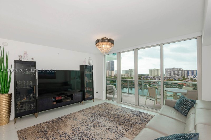 Condo for sale at 400 Sunny Isles 906