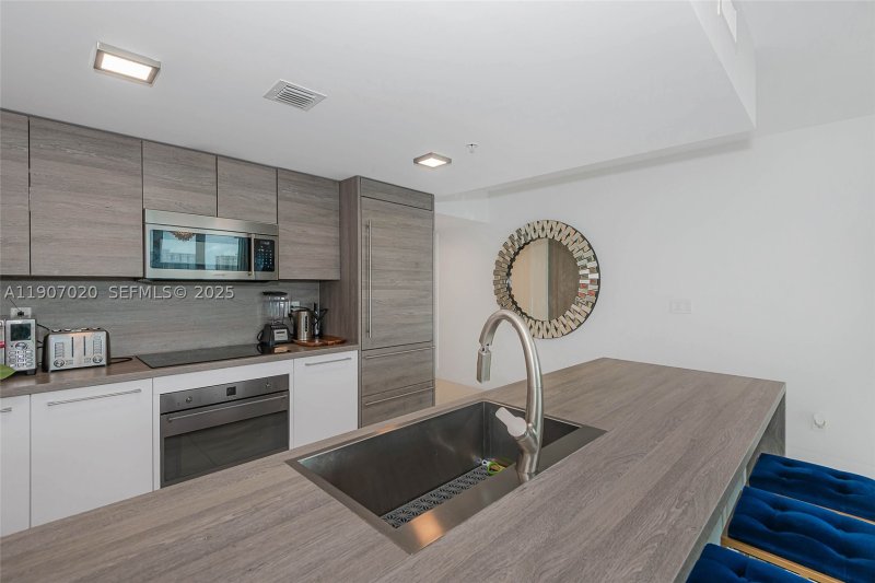Condo for sale at 400 Sunny Isles 906