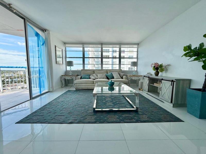 Comprar apartamento no Del Prado South Tower 1604