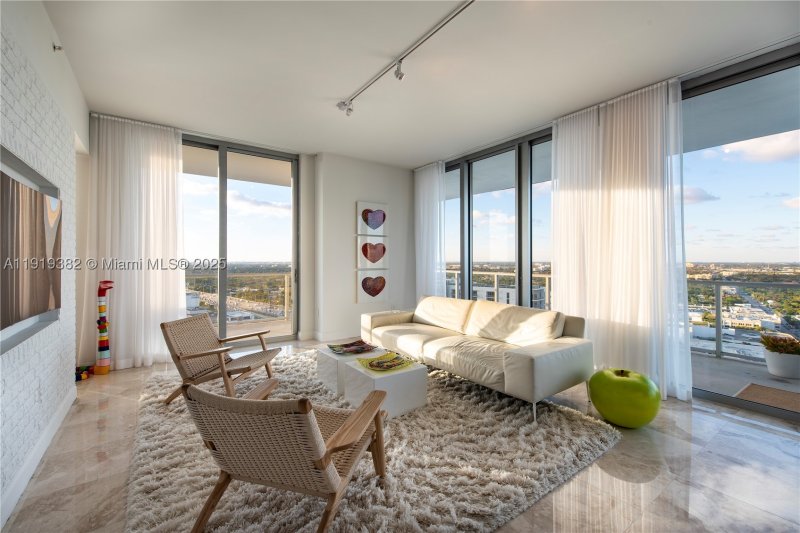 Comprar apartamento no Midtown Miami 2 H2504