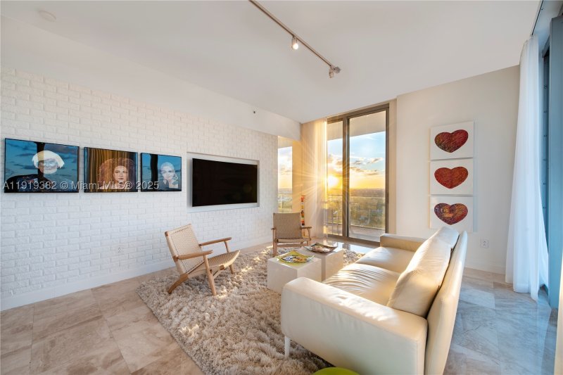Comprar apartamento no Midtown Miami 2 H2504