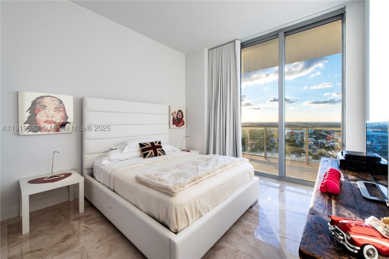 Comprar apartamento no Midtown Miami 2 H2504