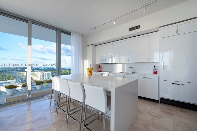 Comprar apartamento no Midtown Miami 2 H2504