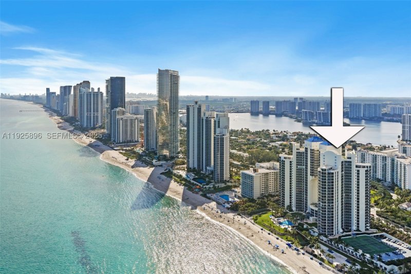 Condo for sale at Ocean One 1402