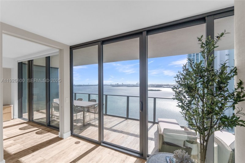 Condo for sale at Paraiso Bay Miami 2901