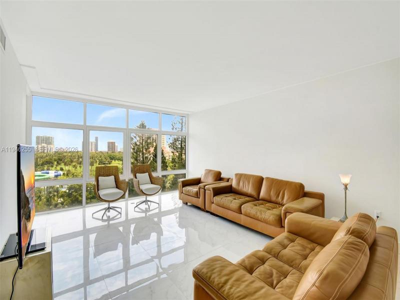 Bonavida Apt #1005
