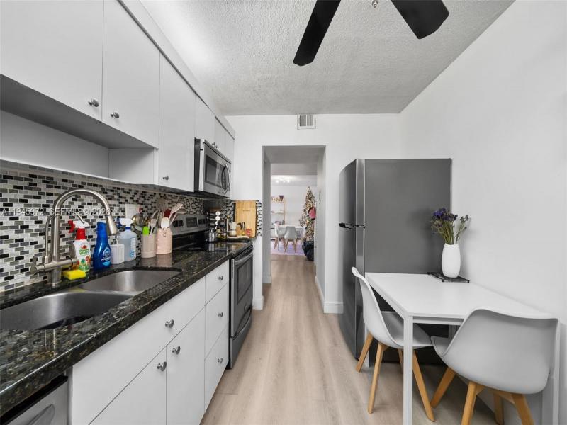 Condo for sale at Olympus Towers 606
