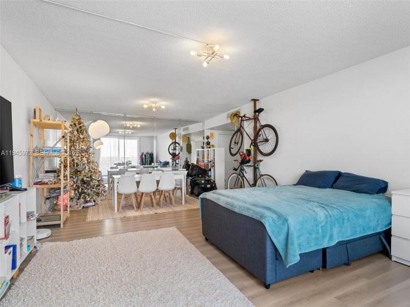 Condo for sale at Olympus Towers 606