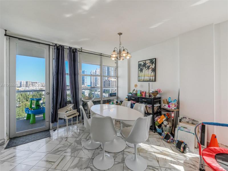 Comprar apartamento en Winston Towers 1404