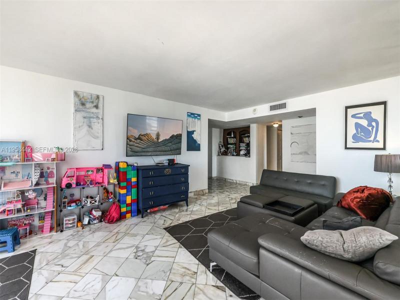 Comprar apartamento en Winston Towers 1404