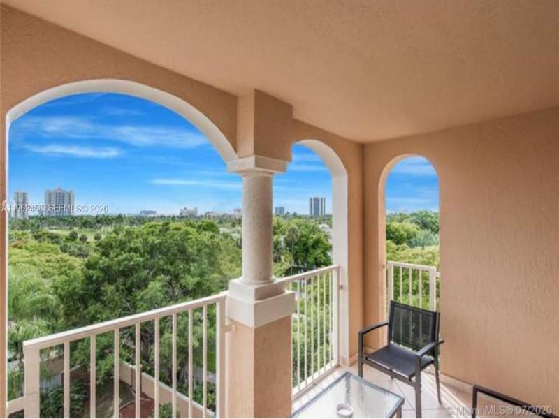 The Yacht Club at Aventura Apt #1501
