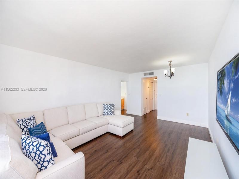Comprar apartamento en Triton Towers 1505