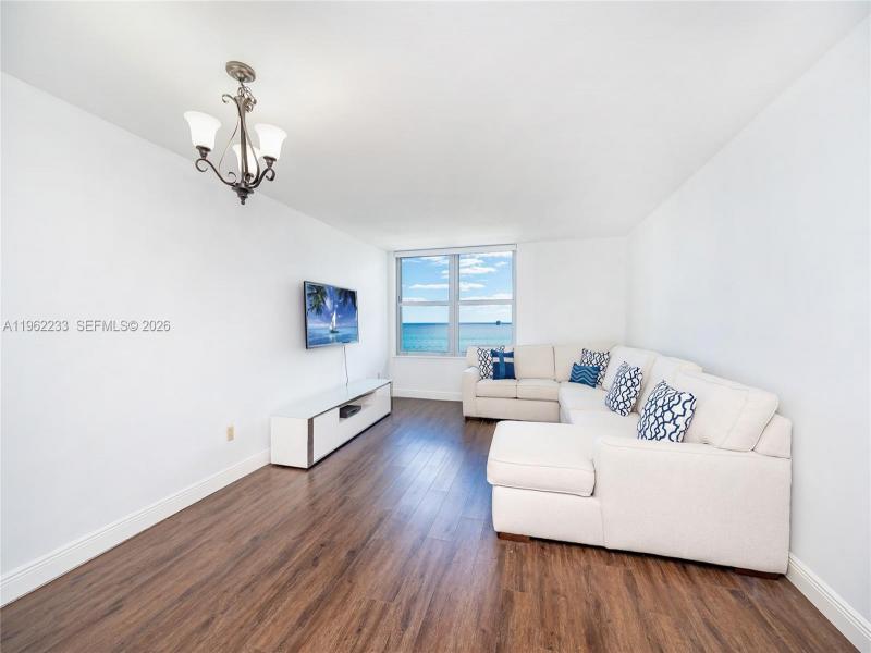 Comprar apartamento en Triton Towers 1505