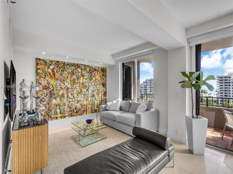 Comprar apartamento en Key Colony III Emerald Bay 802