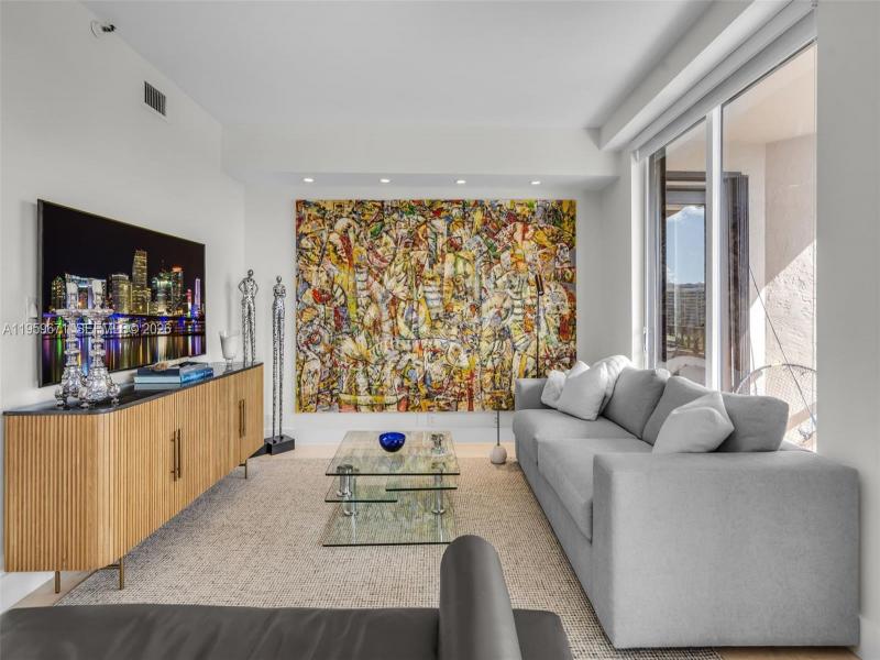 Comprar apartamento en Key Colony III Emerald Bay 802