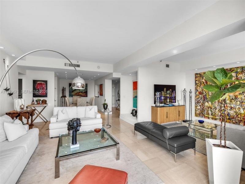 Comprar apartamento en Key Colony III Emerald Bay 802