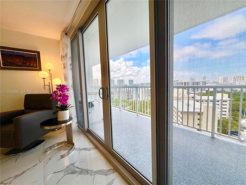 Condo for sale at Winston Towers 1501