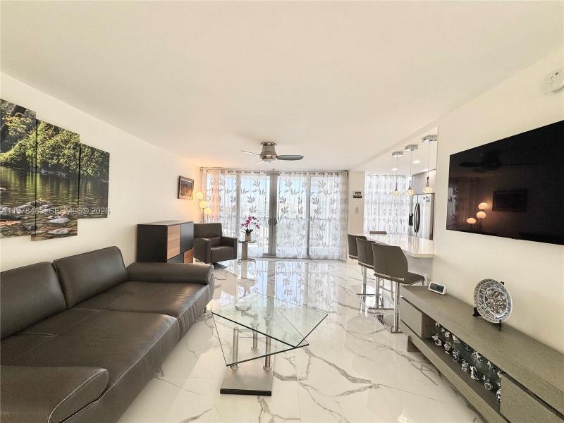 Condo for sale at Winston Towers 1501