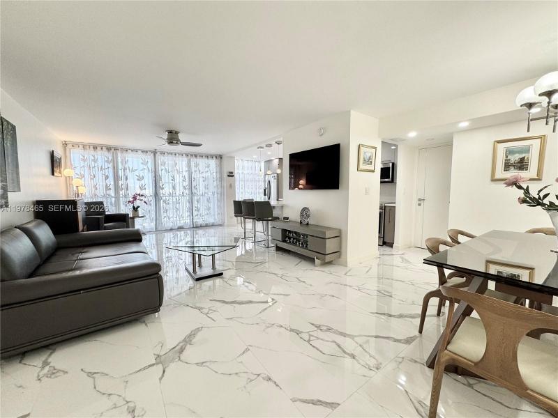 Condo for sale at Winston Towers 1501