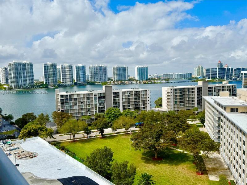 Condo for sale at Winston Towers 1501