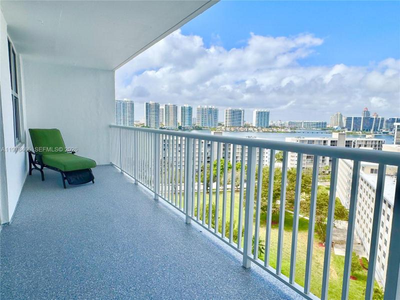 Condo for sale at Winston Towers 1501