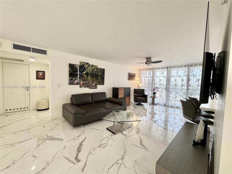Condo for sale at Winston Towers 1501