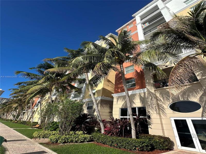 Condo for sale at Porto Bellagio 1904