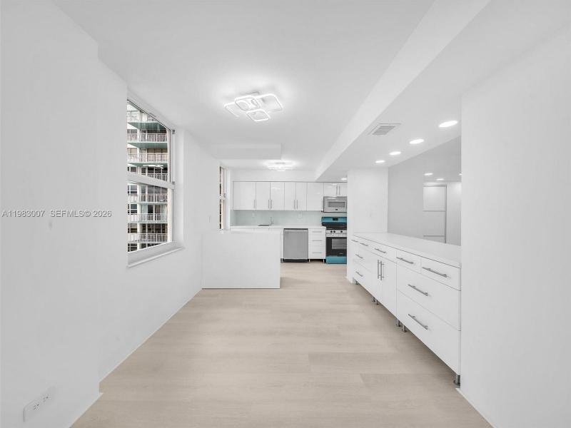 Condo for sale at Winston Towers 1818