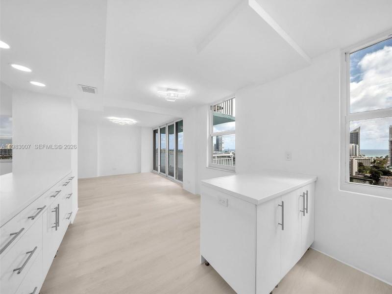 Condo for sale at Winston Towers 1818