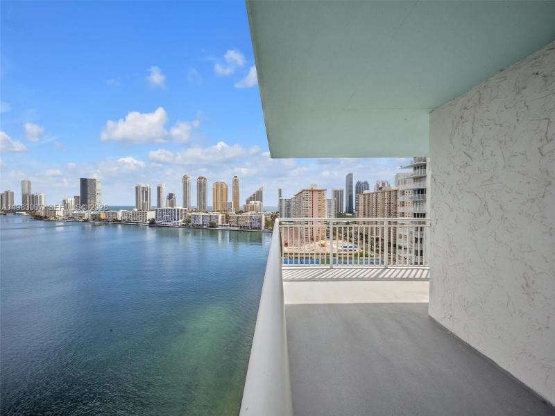 Condo for sale at Winston Towers 1818