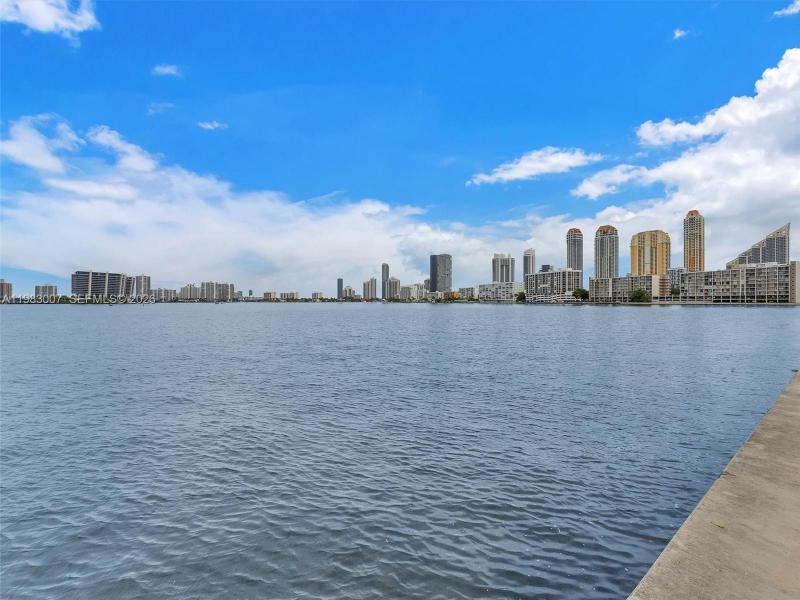 Condo for sale at Winston Towers 1818