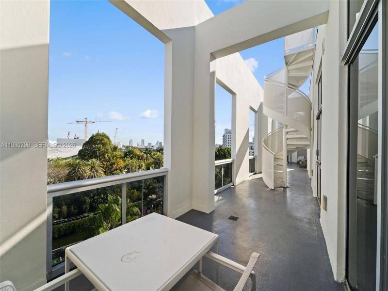 Comprar apartamento en The Meridian Lofts PH-16