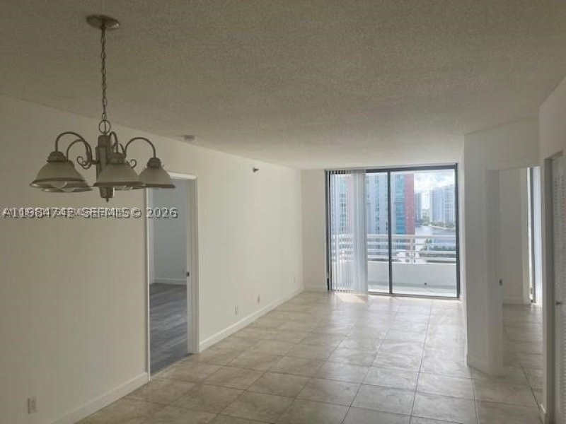 Apartment for rent at Parc Central Aventura 1815