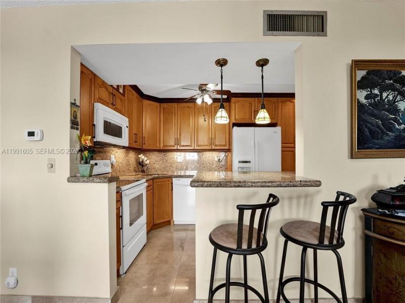 Condo for sale at Trafalgar Towers 1004