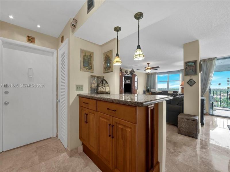 Condo for sale at Trafalgar Towers 1004
