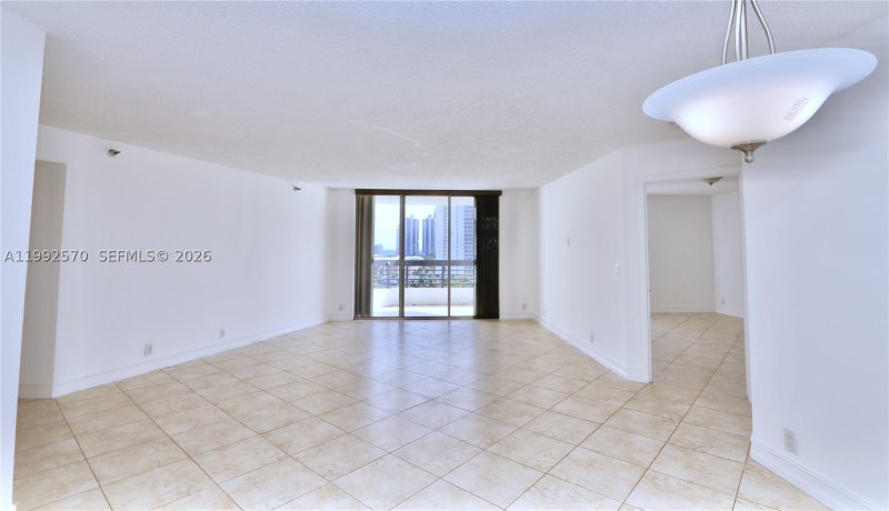 Condo for sale at Mystic Pointe 400 1207