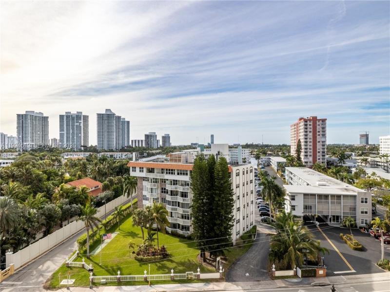 Condo for sale at Parker Dorado 718