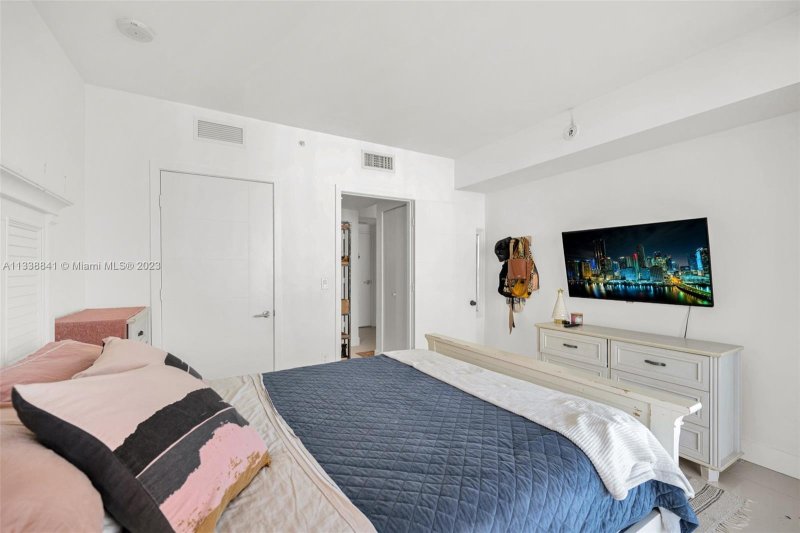 Apartment for rent at Brickell Ten 1107