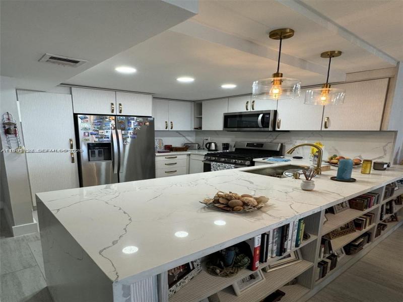 Condo for sale at Parker Plaza Estates 815