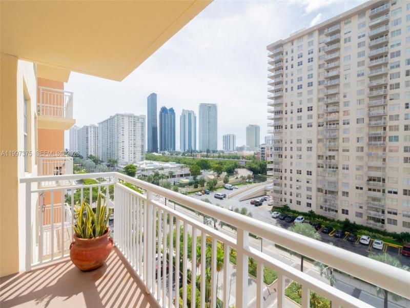 Comprar apartamento en Winston Towers 808