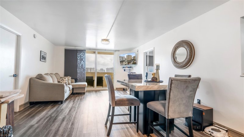 Condo for sale at Plaza Towers North 1608