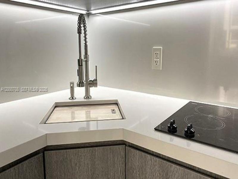 Condo for sale at Brickell Place IV CC6