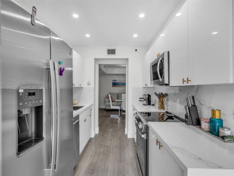 Condo for sale at The Summit 110S
