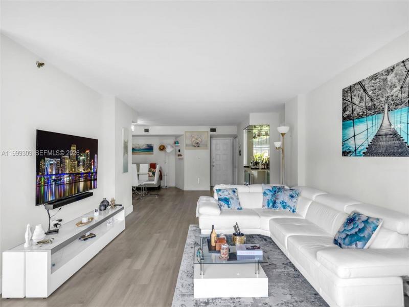 Condo for sale at The Summit 110S