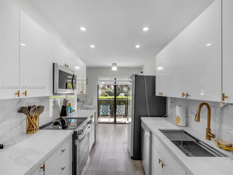 Condo for sale at The Summit 110S